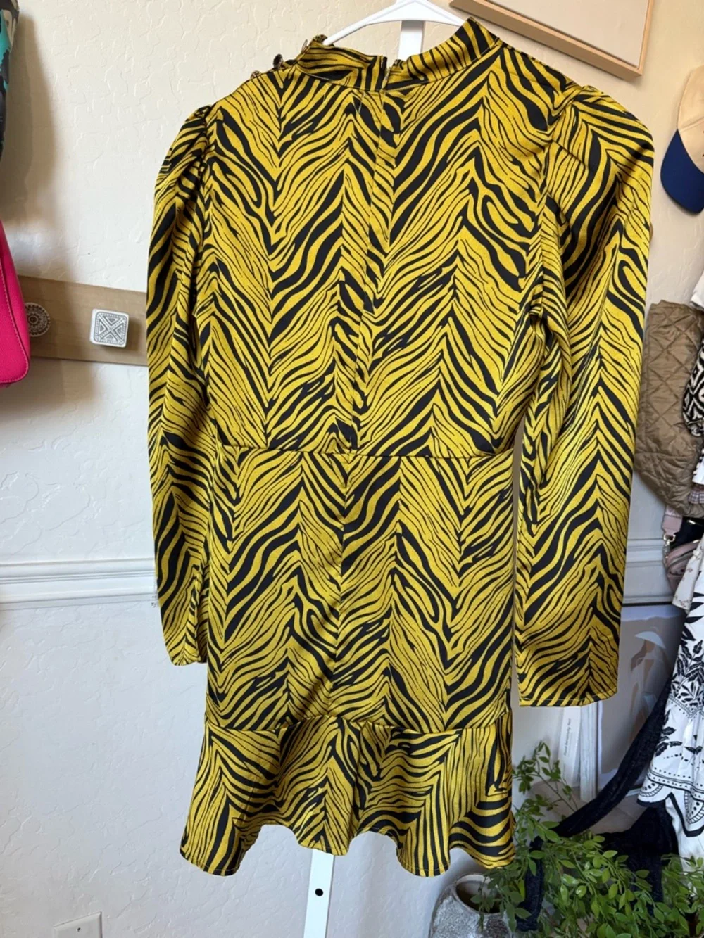 $349 Rahi Women's Yellow Black Puff-Sleeve Mock-Neck Ruffled Tiger Mini Dress M - Picture 8 of 10